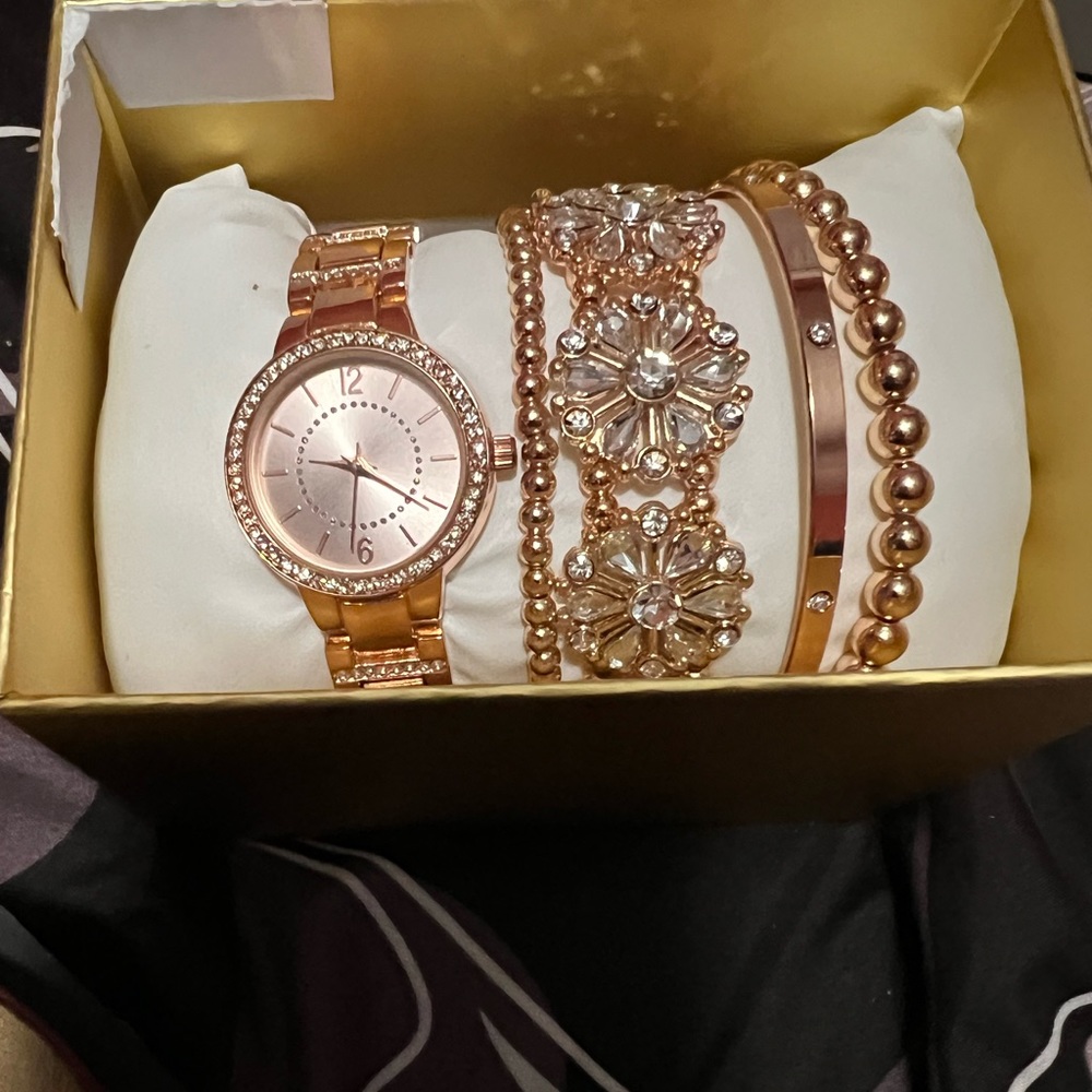 Rose Gold Watch with bracelets